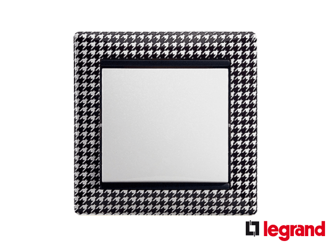 Розетки та вимикачі Legrand Valena Classic